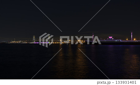 ヨルノヨの横浜港 133931401