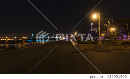 ヨルノヨの横浜港 133931406