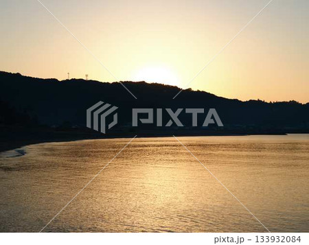 夕焼け　海岸 133932084
