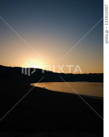 夕焼け　海岸 133932087