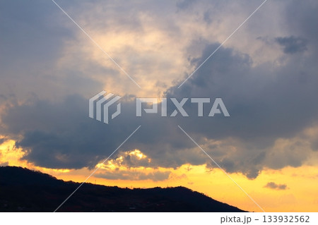 空と雲とが織りなす色紙 信州の空と雲 信州の自然 空と雲とが織りなす色紙 信州の空と雲 信州の自然 133932562