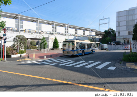 江田駅西口バス乗り場 133933933