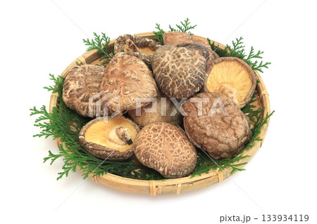 干し椎茸（冬菇・大分県産） 133934119