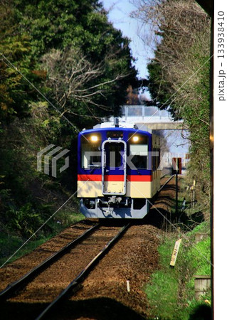 大洗鹿島線を快走する… 鹿島臨海鉄道『8000形』気動車 133938410