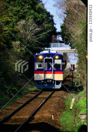 大洗鹿島線を快走する… 鹿島臨海鉄道『8000形』気動車 133938412