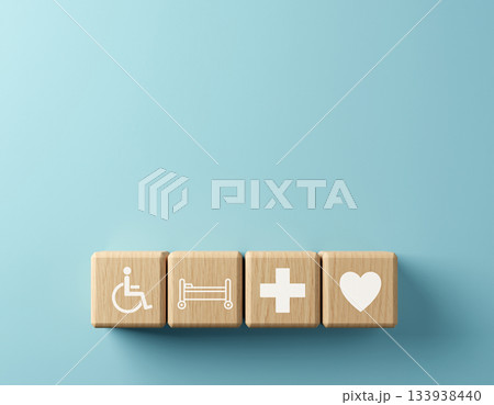 医療・介護・福祉を表すアイコン入り木製ブロックのミニマル背景イメージ 医療・介護・福祉を表すアイコン入り木製ブロックのミニマル背景イメージ 133938440