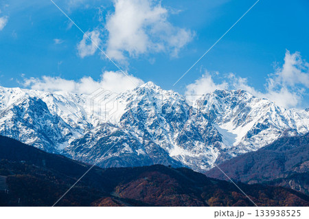 冠雪の白馬の山岳風景 冠雪の白馬の山岳風景 133938525