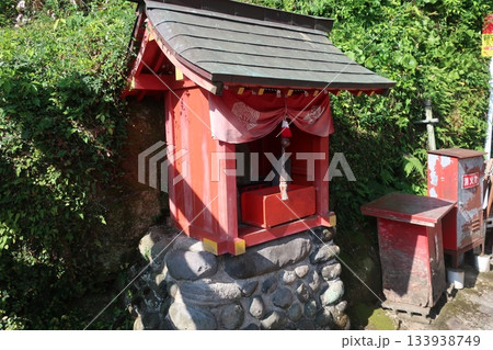 小さな社 133938749