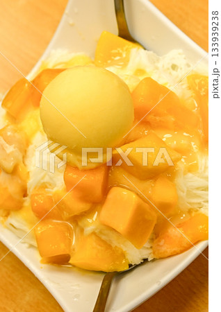 台湾のとても美味しそうなマンゴーかき氷 133939238