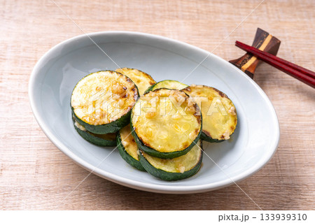 ズッキーニの塩こうじ炒め ズッキーニの塩こうじ炒め 133939310