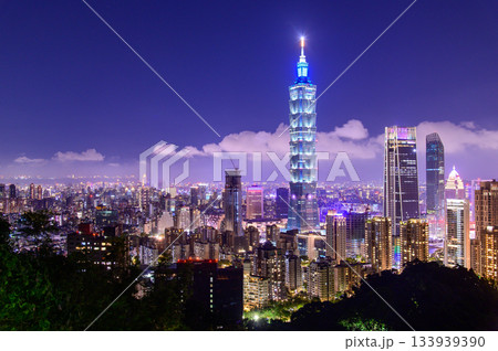 台湾にある台北101のとても美しい風景A beautiful cityscape of Taipei 133939390