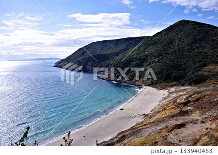 五島列島の美しい風景と出会える「野首海岸」の砂浜 五島列島の美しい風景と出会える「野首海岸」の砂浜 133940483
