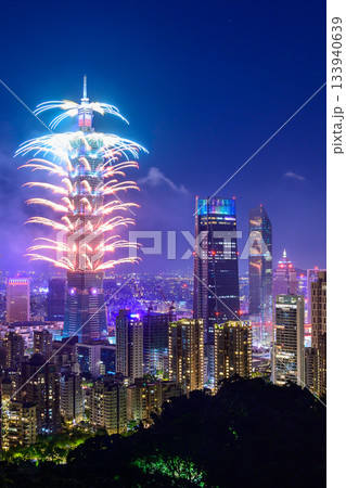 とても美しい台北101のカウントダウン花火 133940639