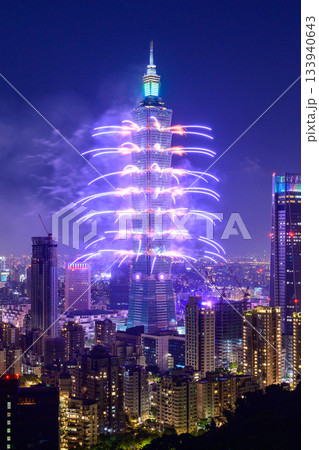 とても美しい台北101のカウントダウン花火 133940643