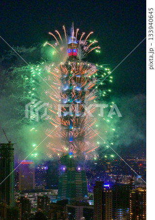 とても美しい台北101のカウントダウン花火 133940645