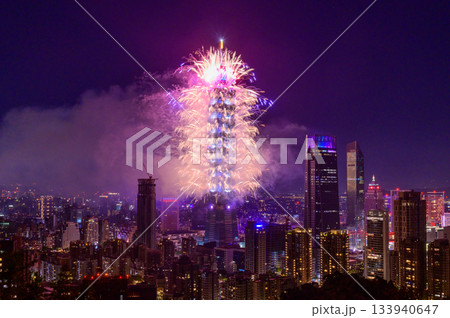とても美しい台北101のカウントダウン花火 133940647