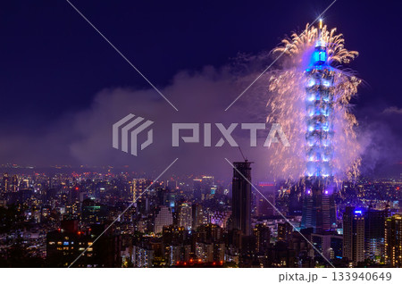 とても美しい台北101のカウントダウン花火 133940649