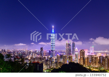 台北101タワーのとても美しい夜景 台北101タワーのとても美しい夜景 133940732