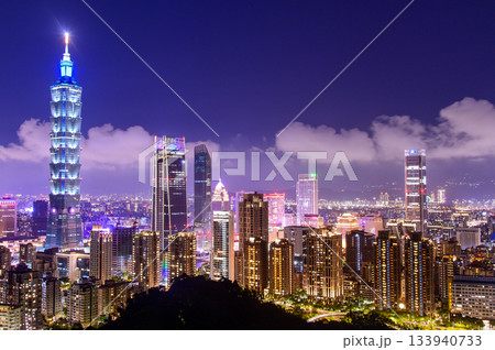 台北101タワーのとても美しい夜景 台北101タワーのとても美しい夜景 133940733