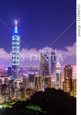 台北101タワーのとても美しい夜景 台北101タワーのとても美しい夜景 133940737