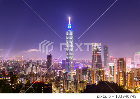 台北101タワーのとても美しい夜景 台北101タワーのとても美しい夜景 133940749