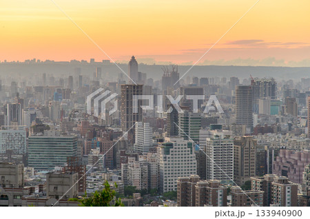 台湾にある台北のとても美しい夕焼け風景 台湾にある台北のとても美しい夕焼け風景 133940900