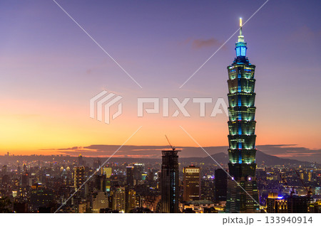 台湾にある台北のとても美しい夕焼け風景 133940914