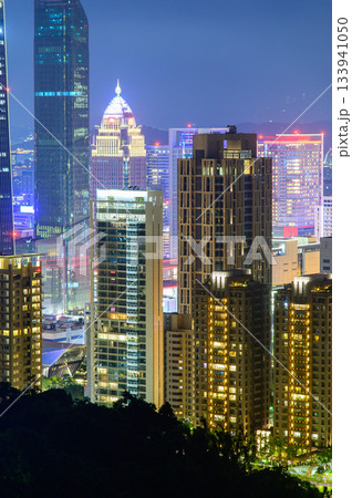 展望台から眺める台北のとても美しい街並み夜景 133941050