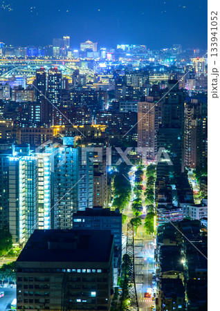 展望台から眺める台北のとても美しい街並み夜景 展望台から眺める台北のとても美しい街並み夜景 133941052
