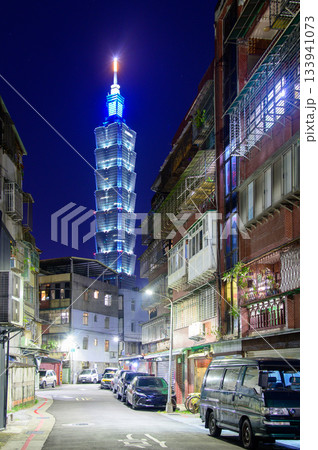 展望台から眺める台北のとても美しい街並み夜景 133941073