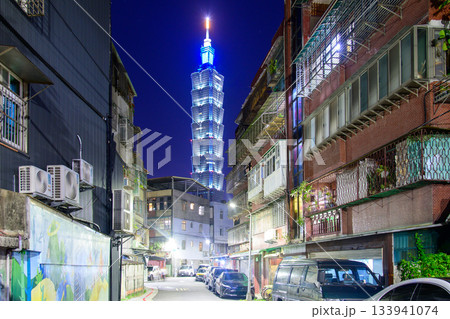 展望台から眺める台北のとても美しい街並み夜景 133941074