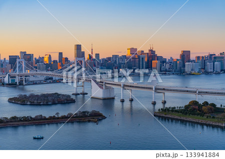 【東京都】レインボーブリッジ　トワイライト 133941884