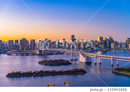 【東京都】レインボーブリッジ　トワイライト 133941888