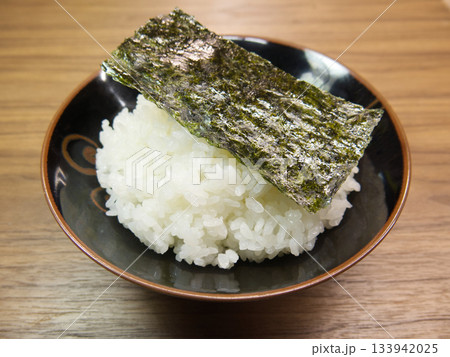 味付け海苔と白米 133942025