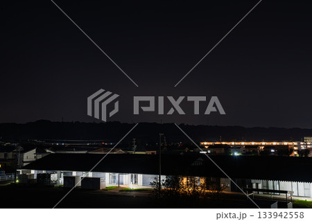 磐田市の夜の街並み(静岡県) 133942558