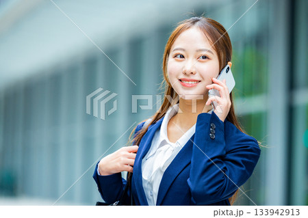 若いビジネスウーマン 133942913