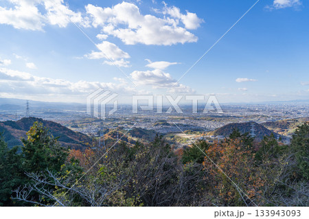 二上山雌岳付近の展望台から見た景色（金剛山地） 133943093