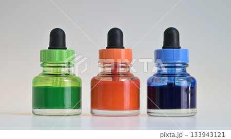 RGB watercolor paint pots. 133943121