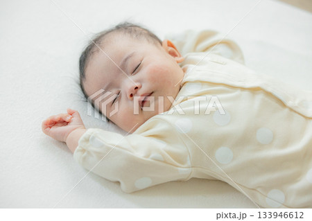 寝ている赤ちゃん 133946612
