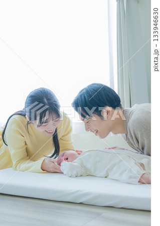 赤ちゃん　ファミリー 133946630