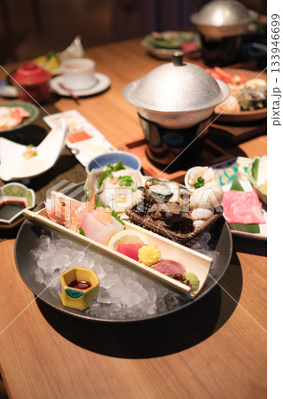海鮮と季節料理の旅館会席|豪華な食卓風景 海鮮と季節料理の旅館会席|豪華な食卓風景 133946699
