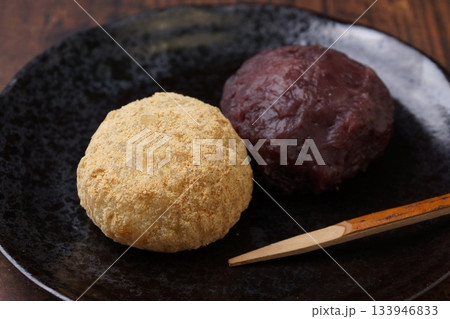 二色おはぎ　和菓子 133946833