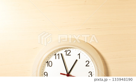 Clock ticking showing one hour Clock ticking showing one hour 133948190