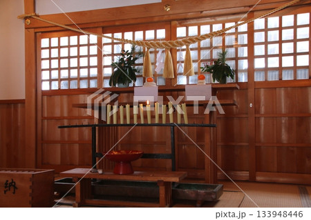 田舎の神社での初詣 133948446