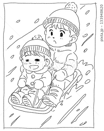 ソリで遊ぶ兄妹　白黒 133948620