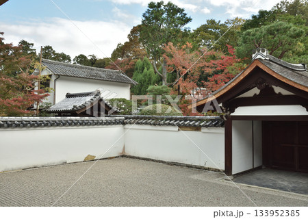 秋の龍吟庵 方丈南庭 無の庭(京都市東山区) 秋の龍吟庵 方丈南庭 無の庭(京都市東山区) 133952385