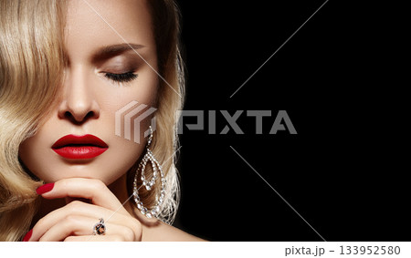 Beautiful young sexy woman with vintage make-up and hairstyle. Pin-up girl with red lips, manicure. American diva style 133952580