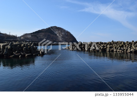 海岸の波消しブロック 133955044