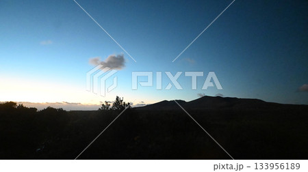 朝の三原山 朝の三原山 133956189