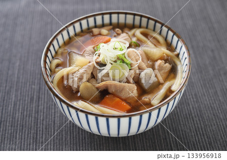 もつ煮アレンジ、もつ煮うどん 133956918